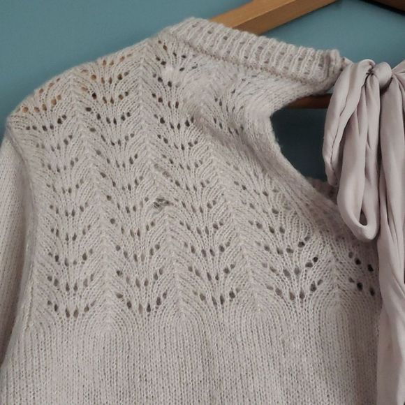 ποΈ5/$20ποΈ Lauren Conrad Bell Sleeve Sweater Medium NWOT Off-White - Picture 7 of 10